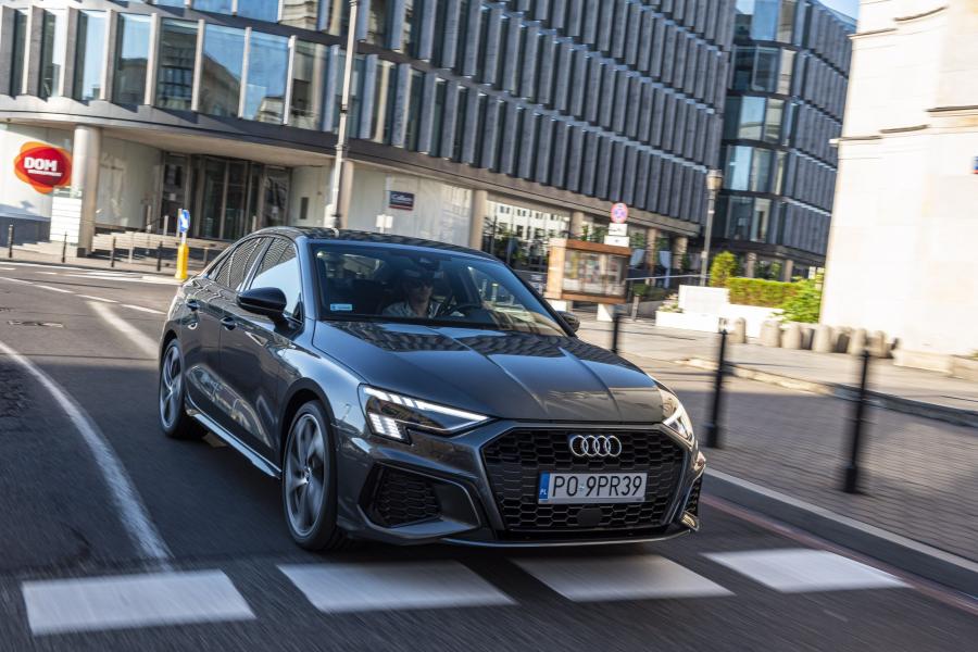 Audi A3 Sedan 35 TFSI S-Line 2020 года  (WW) (фото 15 из 40)
